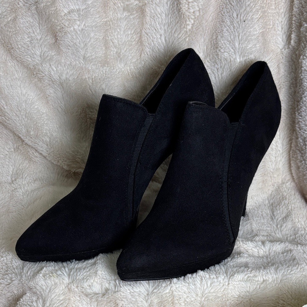 Nine West Black Heeled Boots size 8.5